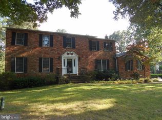 8235 Fairwood Dr, Pasadena, MD 21122