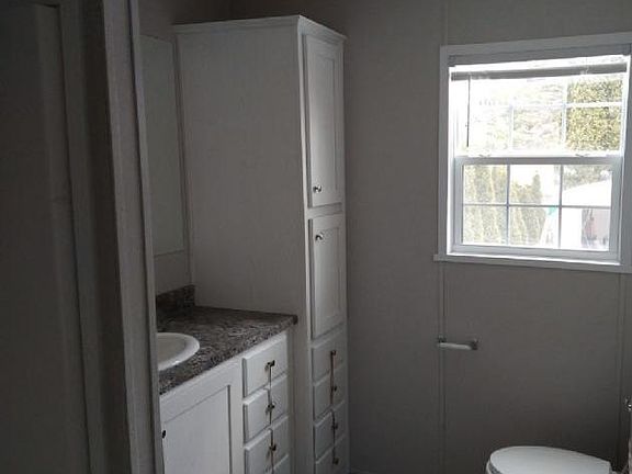 2nd image of 400 Birch Hl