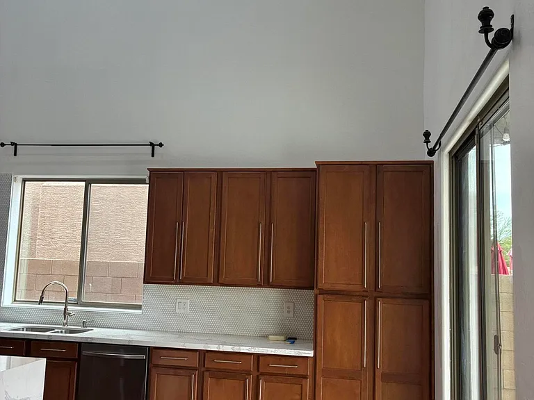 2741 W Redwood Ln — Photo 8