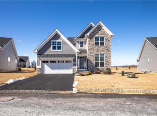 6989 Pine Ln E, Bath, PA 18014