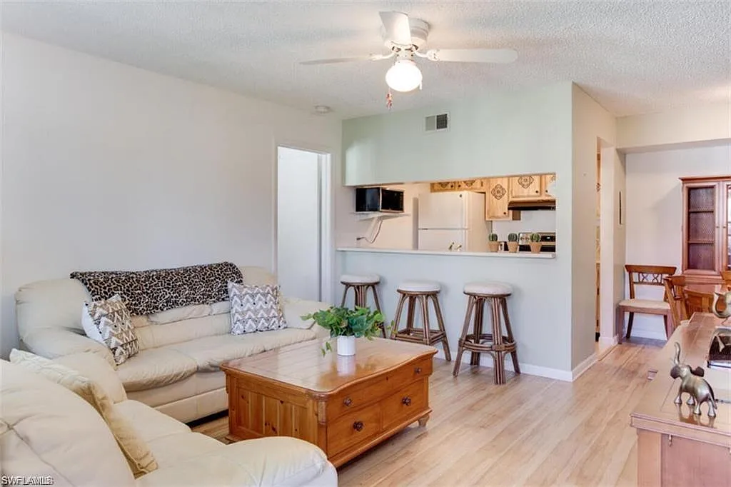 2 bed, 2.0 bath, 735 sqft, $1,400 — Photo 3