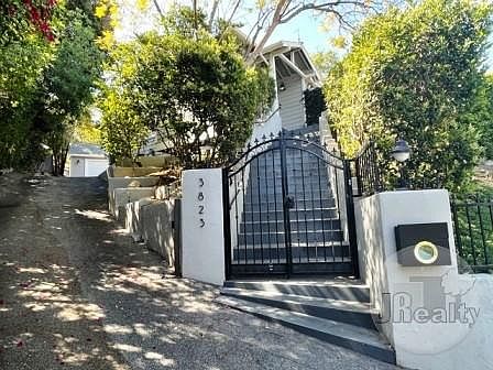4th image of 3823 Eureka Dr