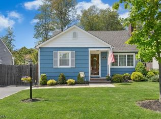 28 Janeway Pl, Morris Plains, NJ 07950