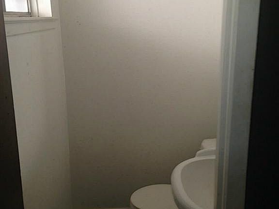4th image of 8418 Whitecastle Ln