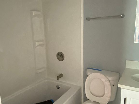 5th image of 2563 N View Ave