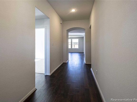 3rd image of 1633 Meadow Trail Ln