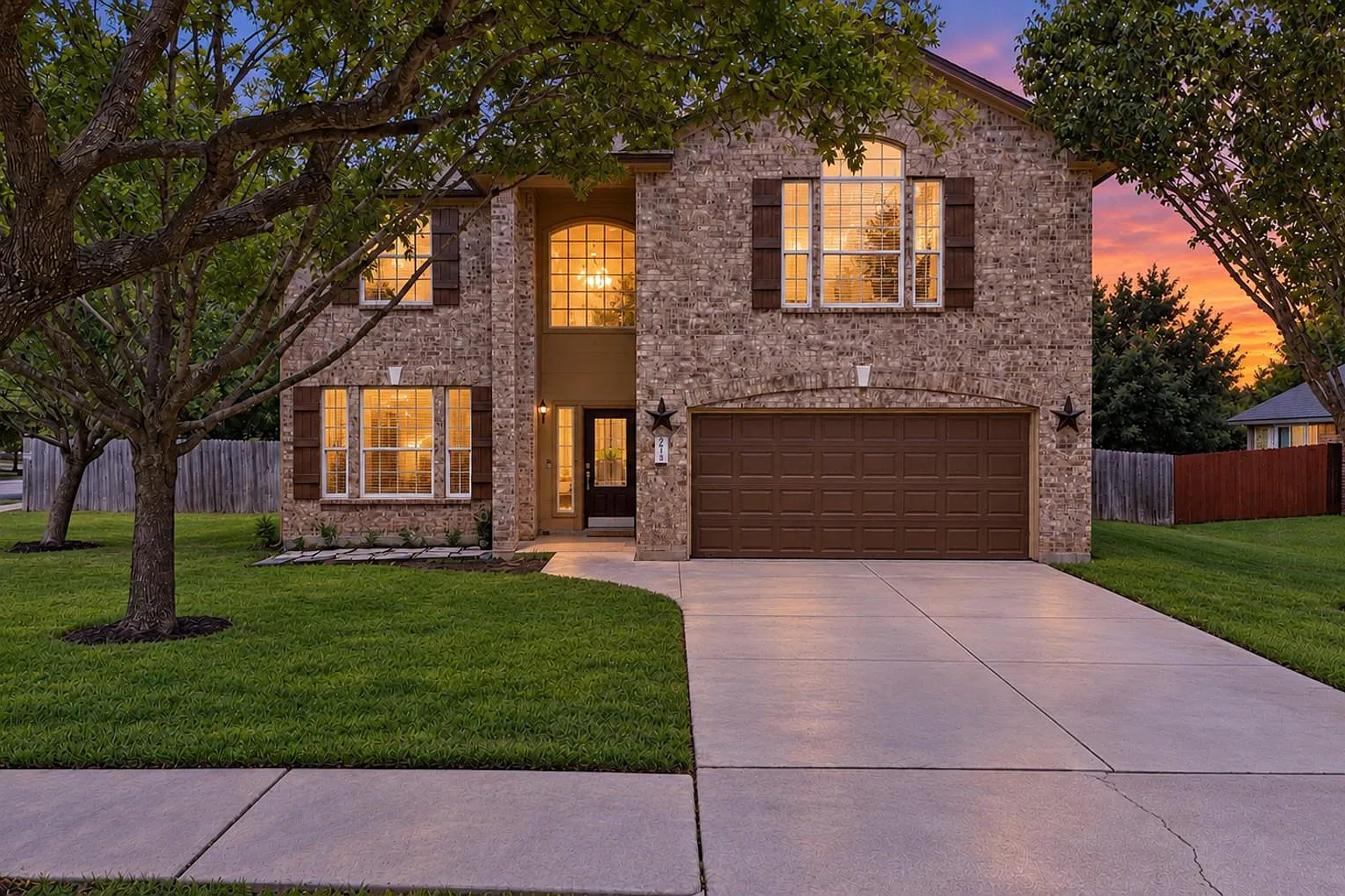 5 bed, 2.5 bath, 2507 sqft, $3,000 — Photo 1