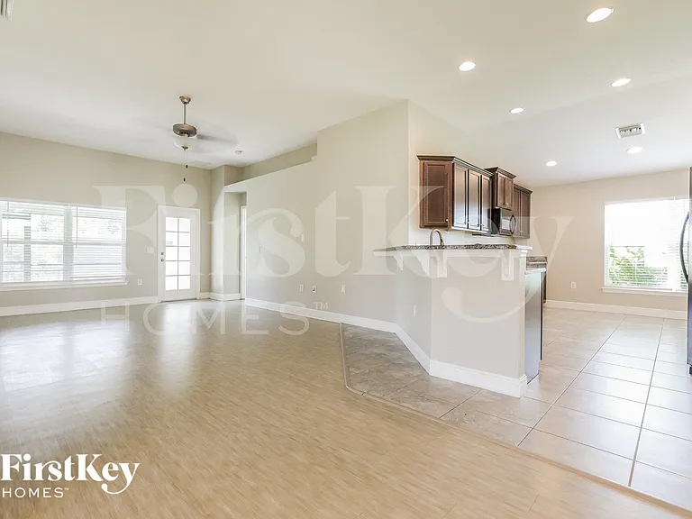 446 Xingu Ct — Photo 2