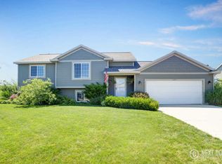 8289 Stonington Dr, Jenison, MI 49428