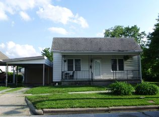 104 W King St, Fairfield, IL 62837