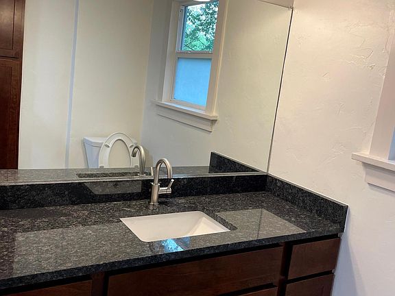 5th image of 406 College Ave #408