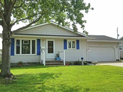 1502 Hiawatha Ln, Camanche, IA, 52730