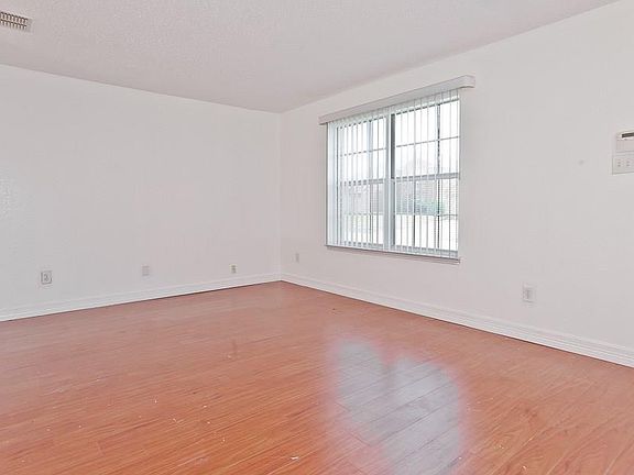 3rd image of 7008 Lake Jackson Dr