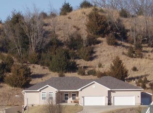 110 Sharon Dr, Crescent, IA 51526