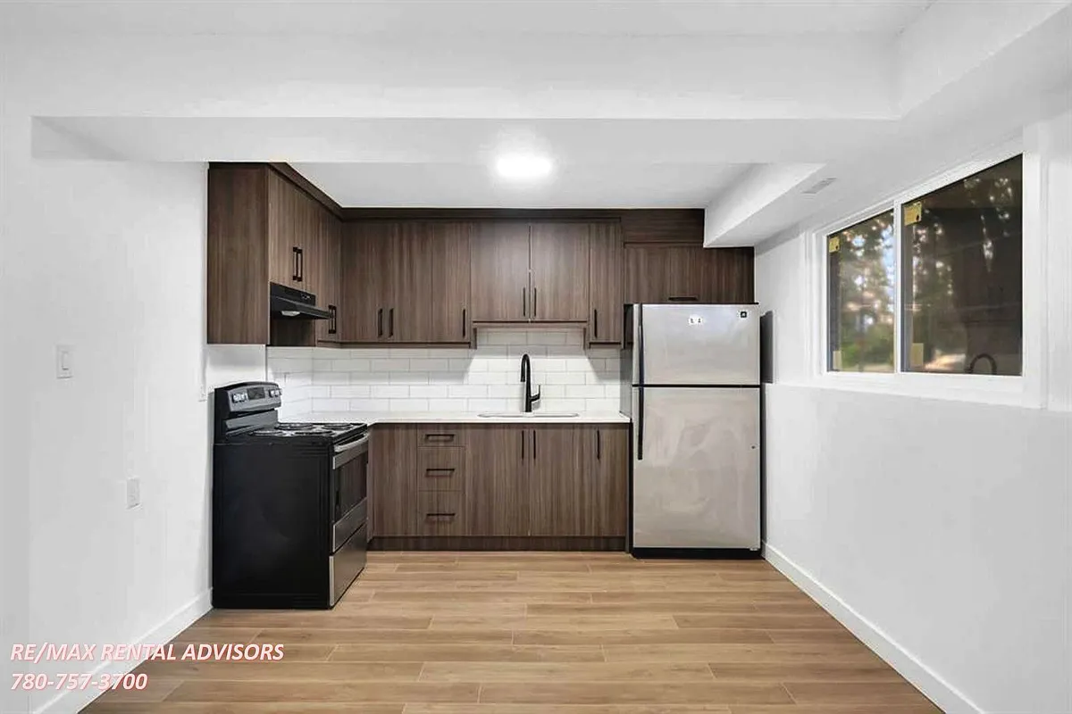 Building Photo - 201 Queensland Dr SE #BASEMENT