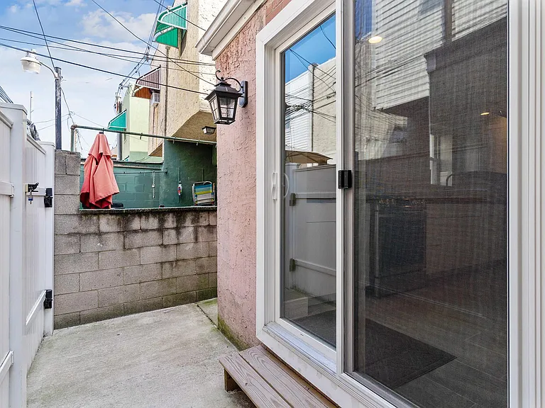 2552 S Sartain St — Photo 44