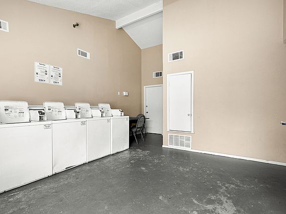 5th image of 818 S Elm St APT 46