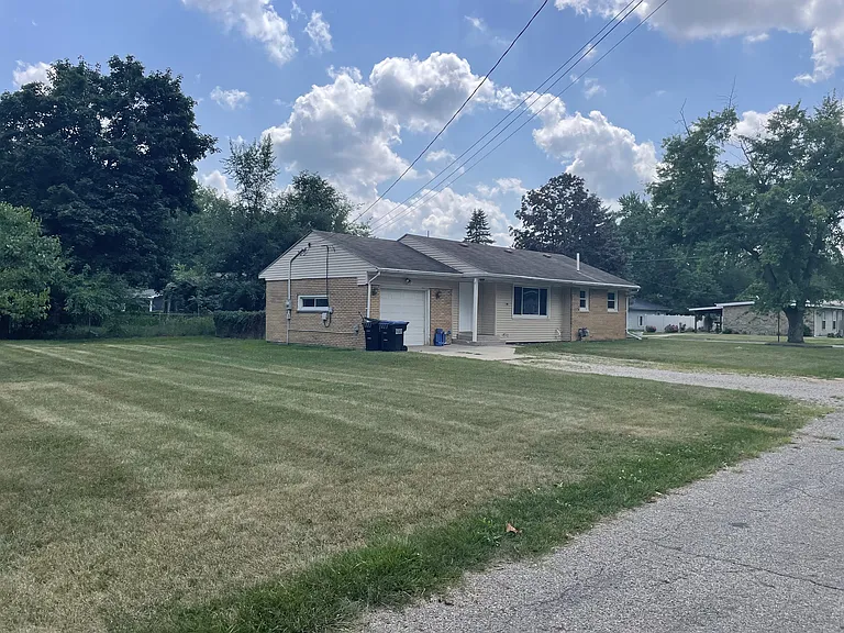 602 E Railroad St — Photo 27