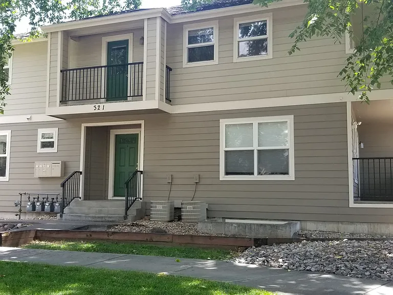 321 W Myrtle St — Photo 1
