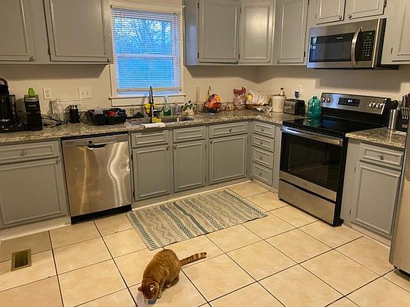 3rd image of 1709 Hawthorne Ln