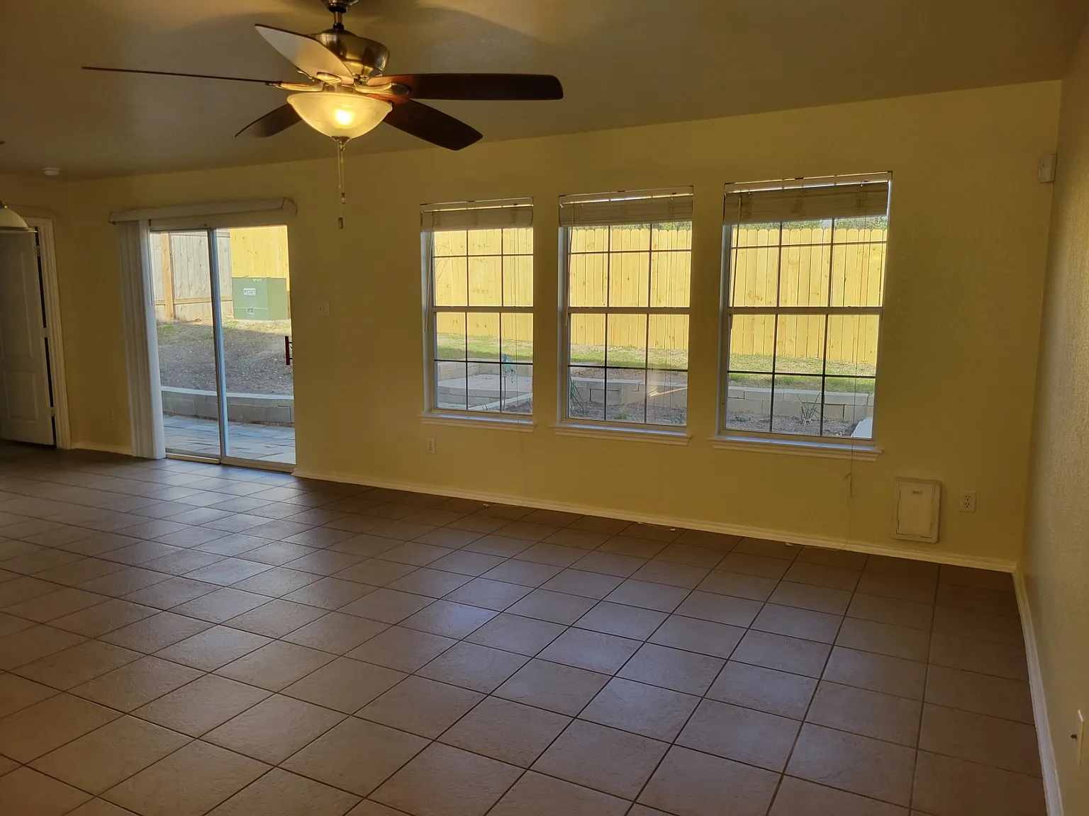 3 bed, 1975 sqft, $1,900 — Photo 3