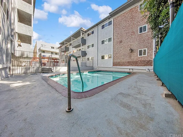 1262 S Barrington Ave #102 — Photo 10