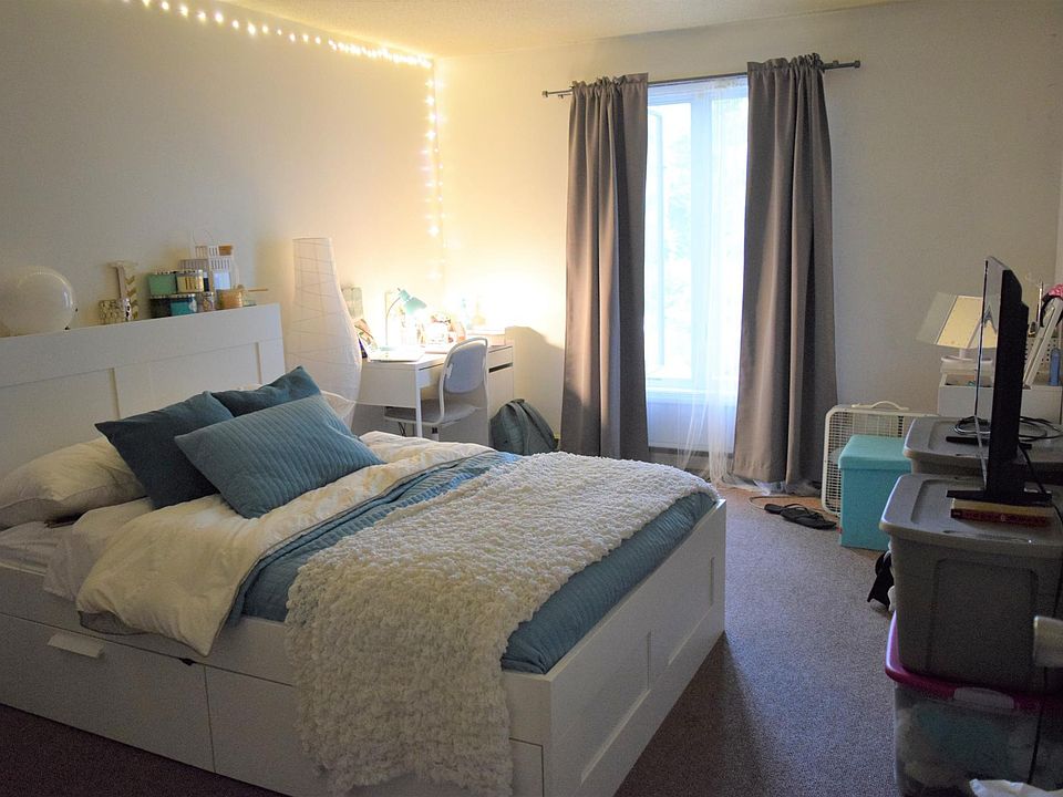 Sample bedroom BEFORE NEW HARDWOODS