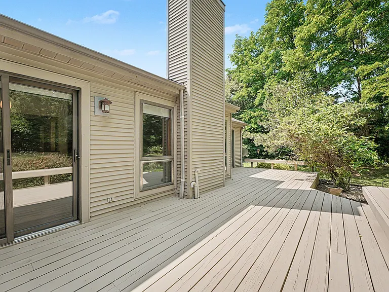 701 Charing Ct — Photo 5