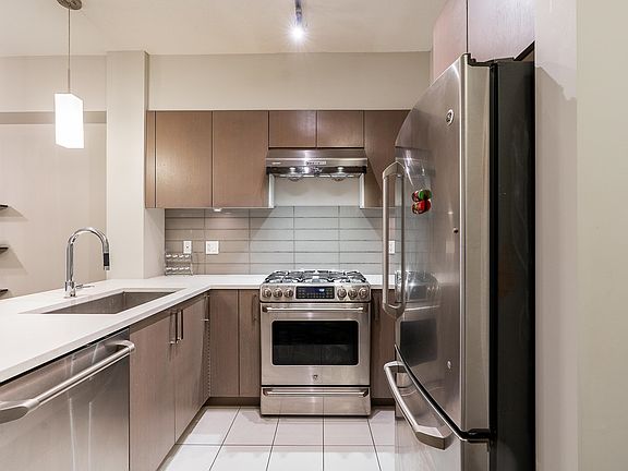 5th image of 10033 River Dr #703
