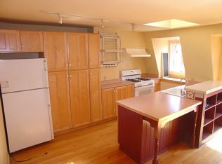 415 E 7th St #3, Boston, MA 02127