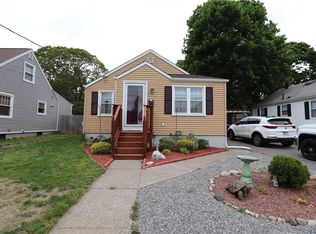 31 Vera St, Warwick, RI 02886