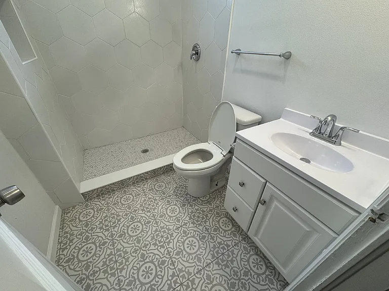 2318 Fenwick Dr — Photo 21
