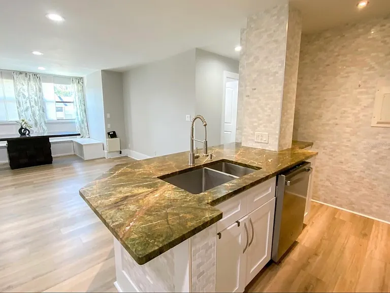 1400 Gandy Blvd N #1013 — Photo 2
