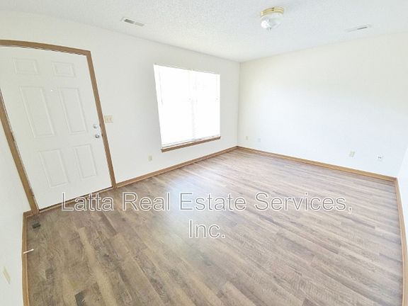 4th image of 1142 Dean Dr