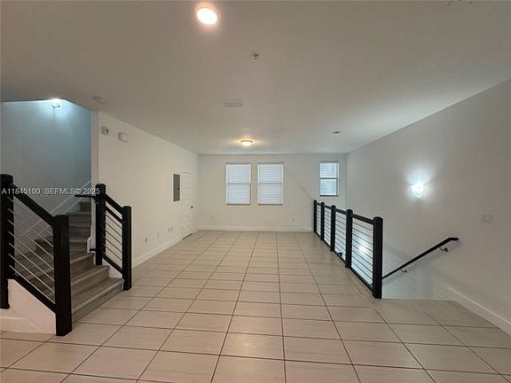 4th image of 10461 NW 82nd St