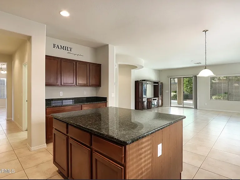 6328 W Victory Way — Photo 3
