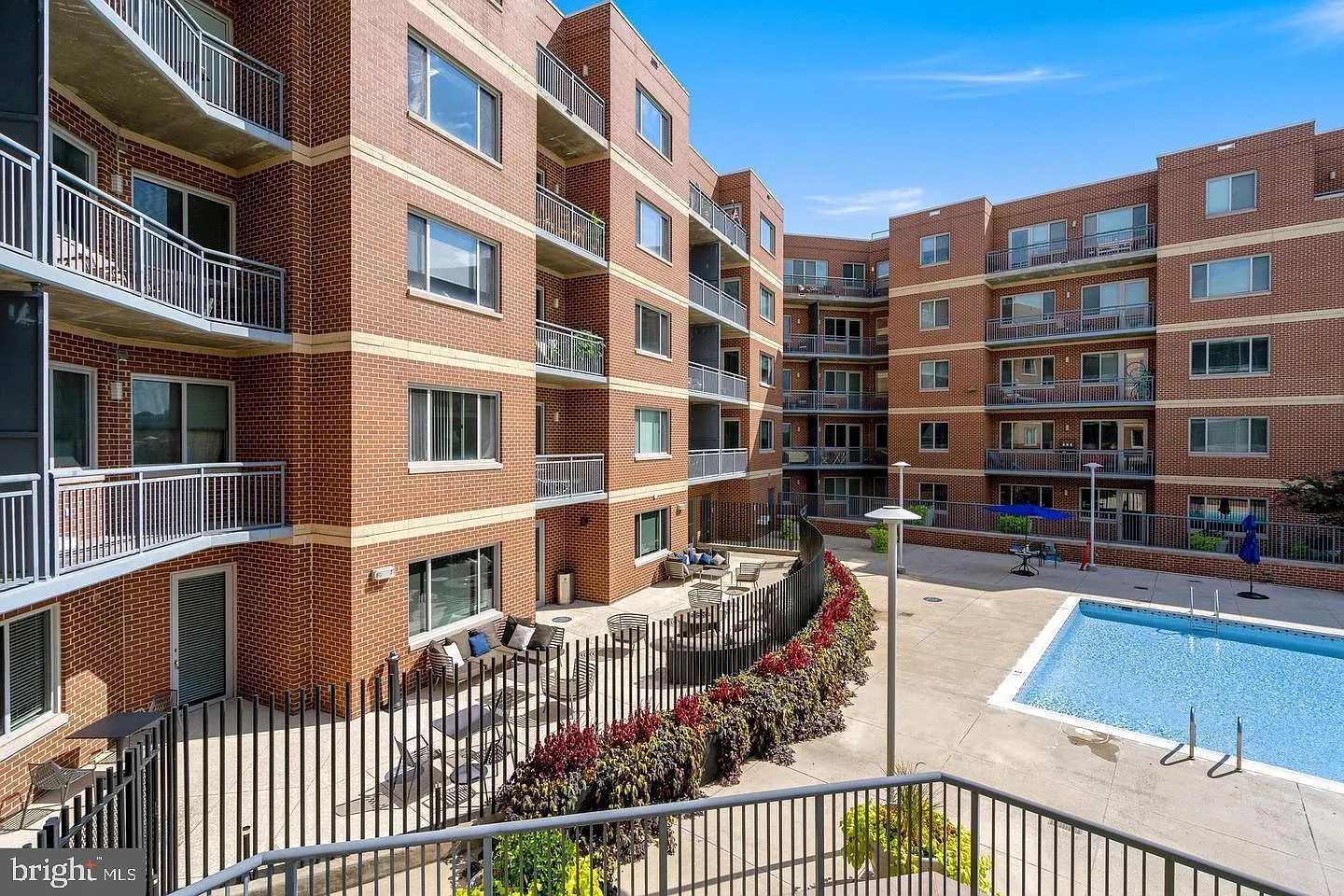 1 bed, 740 sqft, $2,300 — Photo 4