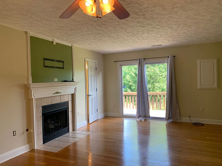 435 Oak Tree Blvd NW — Photo 9