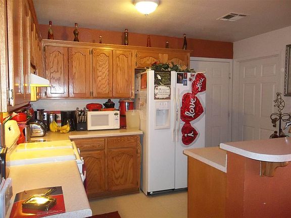 5th image of 1574 E San Pedro St