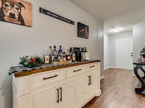 5th image of 401 Hawthorn Dr