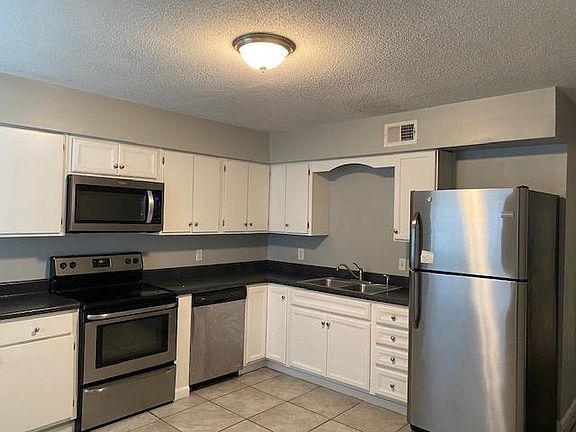 3rd image of 1600 Habersham St #20
