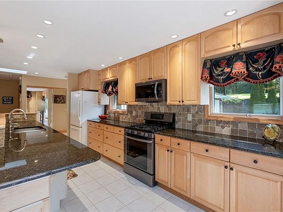 4th image of 5043 Briar Creek Trl
