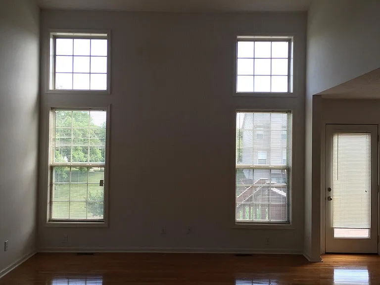 512 Lanarkshire Pl — Photo 5
