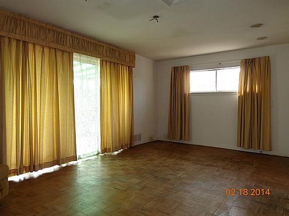 5th image of 9604 Lockerbie Ave