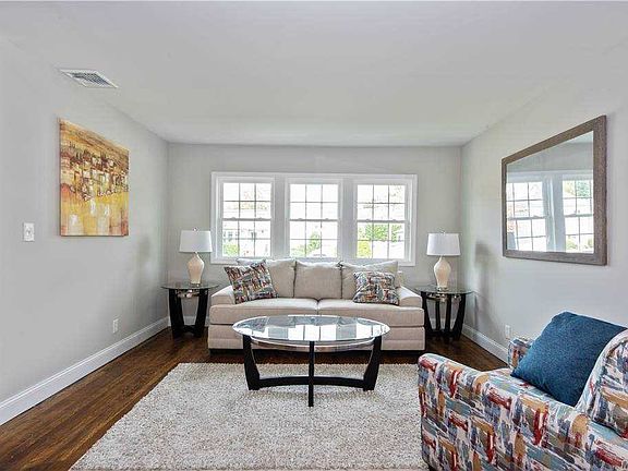 3rd image of 2678 Elm Dr
