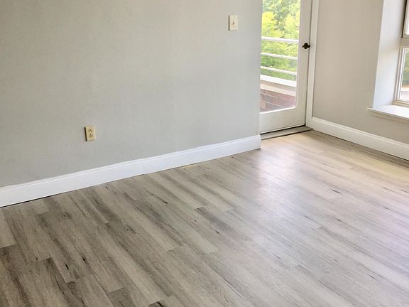 5th image of 160 Burkhall St