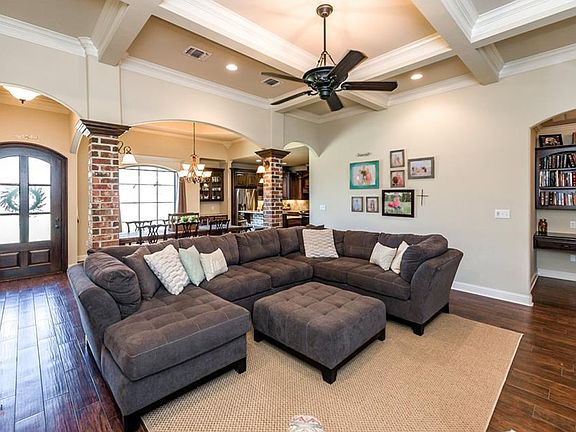 4th image of 118 Donna Ln
