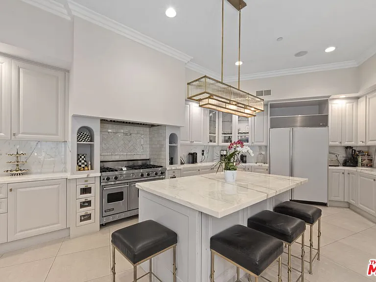 1465 N Robmar Dr — Photo 13