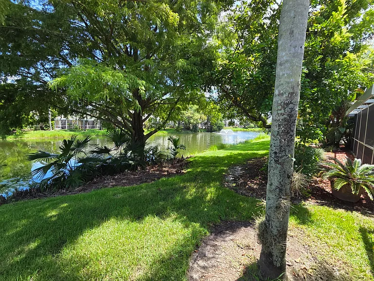 231A Canterbury Dr W — Photo 29