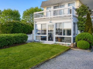 30 Little Neck Rd APT 18, Southampton, NY 11968